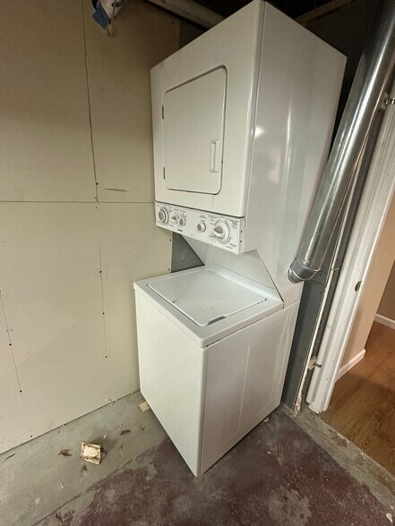 Building Photo - 67 Russell St