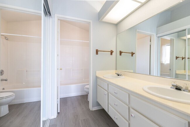 Building Photo - West Lancaster4 bedroom + bonus room