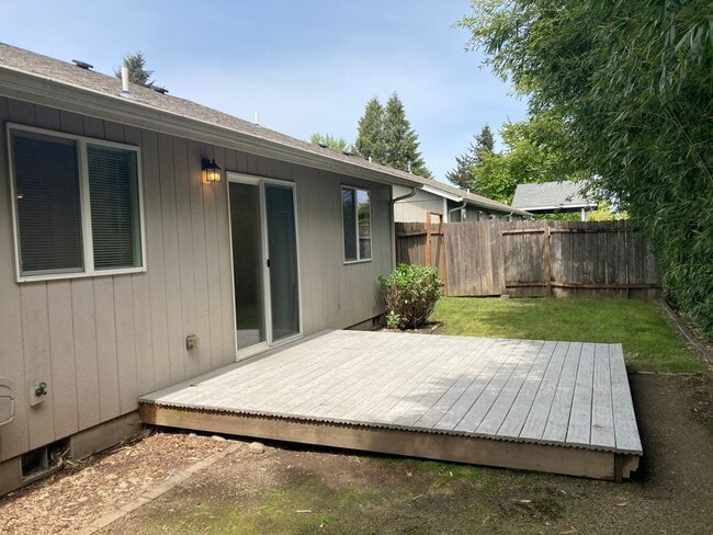 Building Photo - Three Bedroom Home, Landscaping Included!
