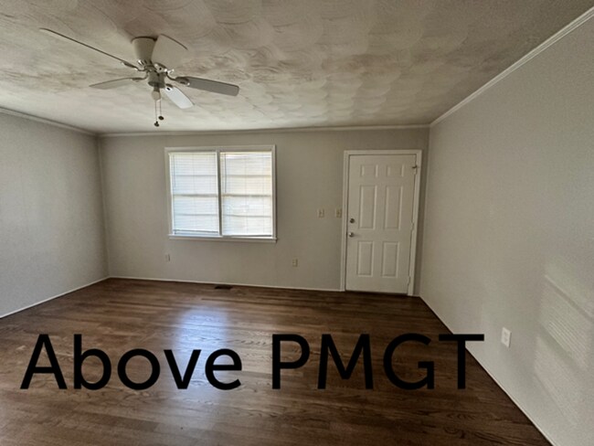 Building Photo - 2 Bedroom Duplex Ask us about our Move-in special!!