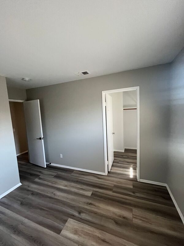 Building Photo - 42114 Acacia Way