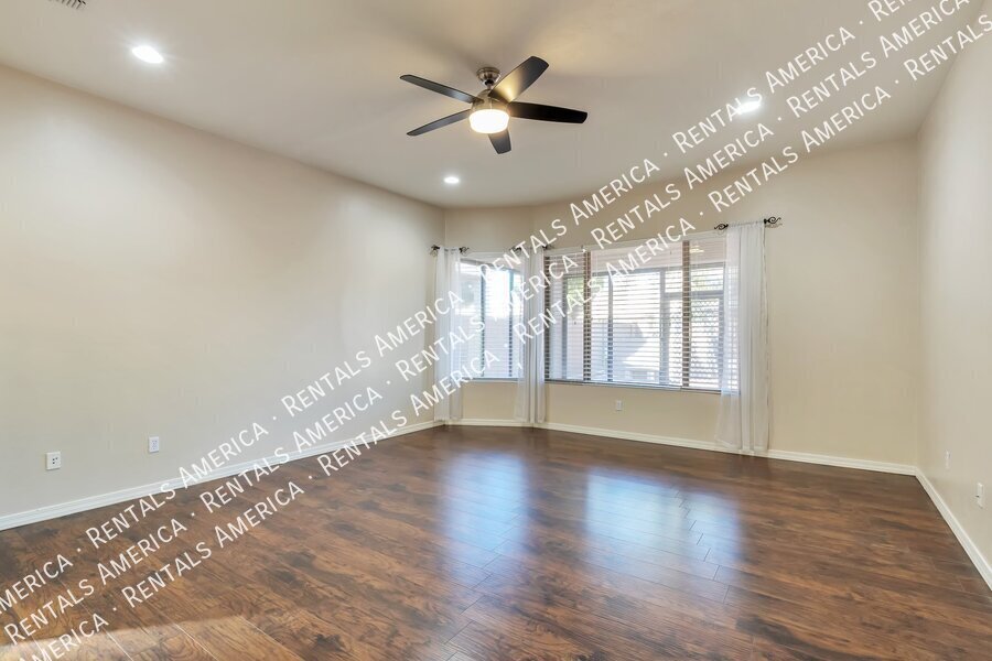 Building Photo - 561 E Via Puente De La Lluvia