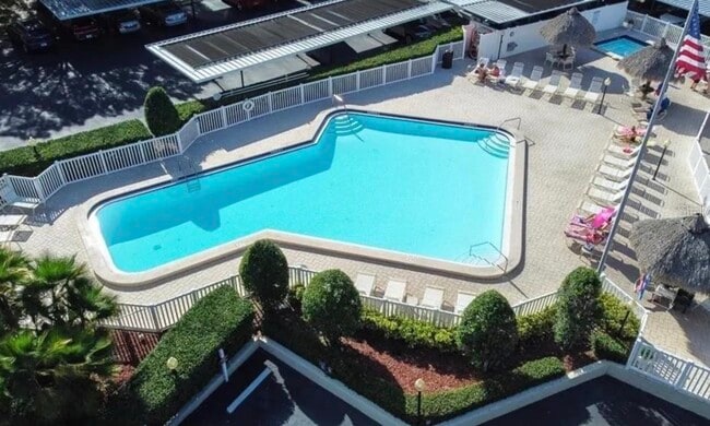 Building Photo - 2900 Cove Cay Dr