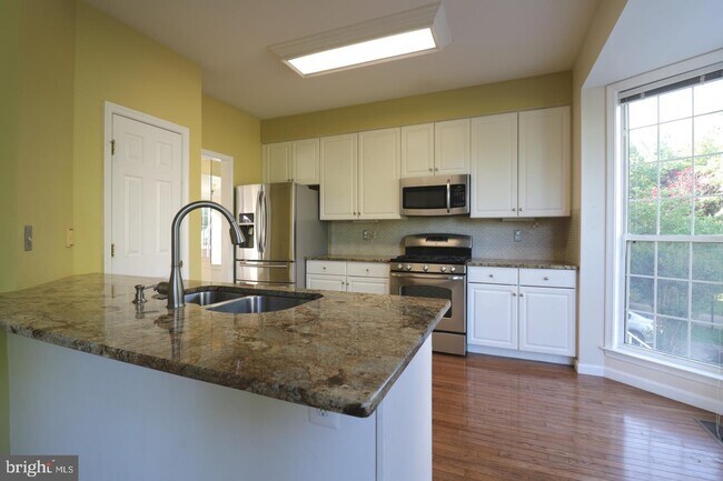 Building Photo - 47640 Sandbank Square
