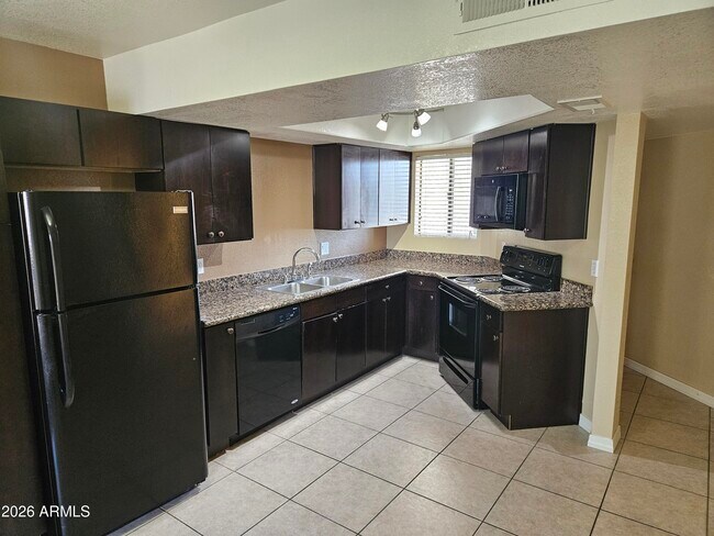 Building Photo - 835 N Granite Reef Rd