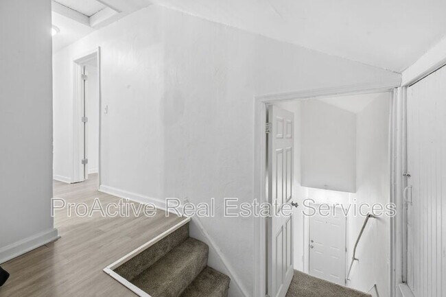 Building Photo - 244 W 32nd St