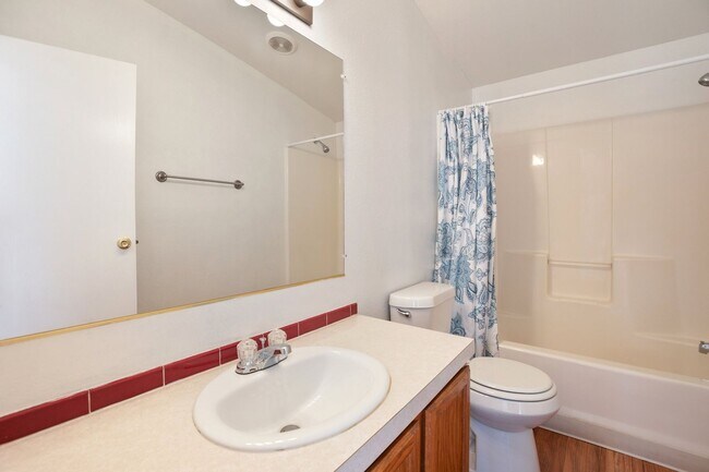 Building Photo - Wonderful Rural Home!