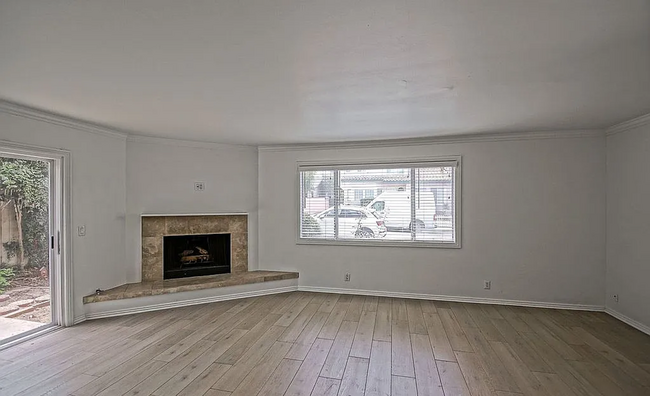 Building Photo - REMODELED, BRIGHT & AIRY, 1550 SQ FT, 3BR2...