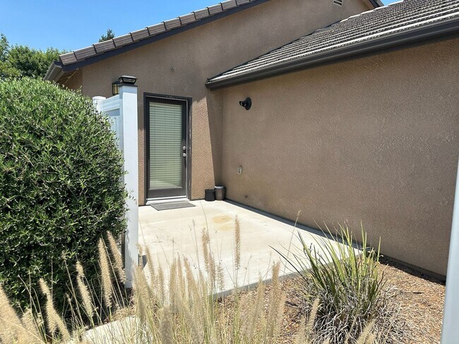 Building Photo - 2011 Bella Oaks Dr