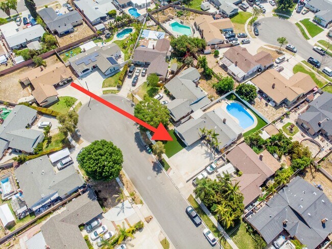 Building Photo - Completely Remodeld W/ Swimming Pool!