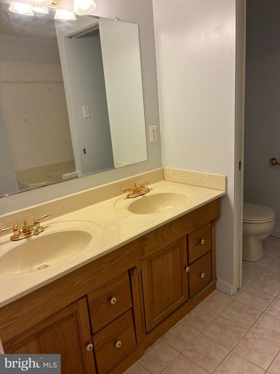 Building Photo - 16 Catalpa Ct