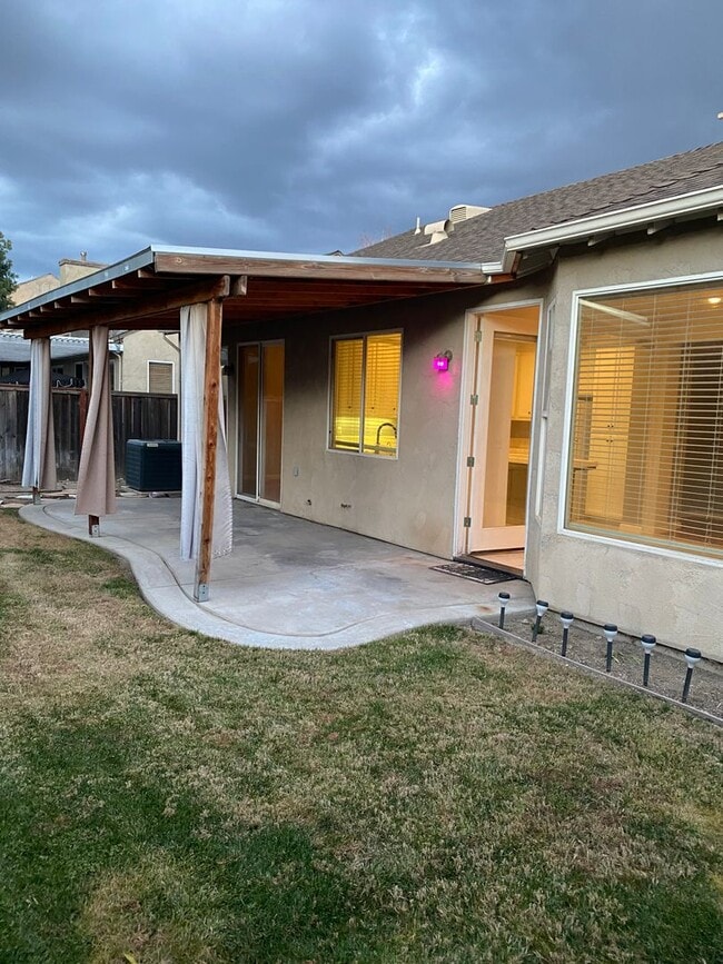 Building Photo - Great Turlock Location