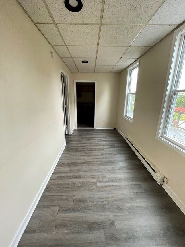 Building Photo - 334 Ann St