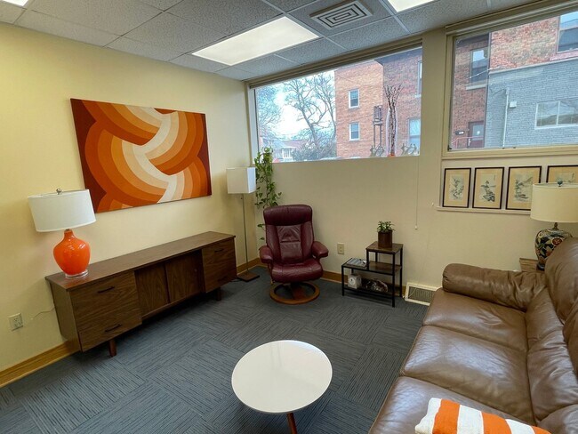 Building Photo - 1920 Monroe St