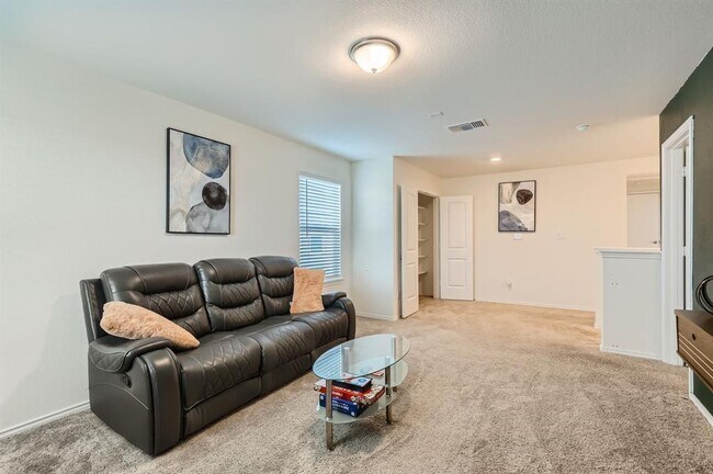 Building Photo - 2110 Goji Ln