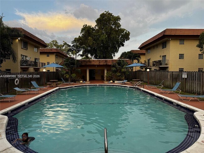 Building Photo - 8650 SW 109th Ave