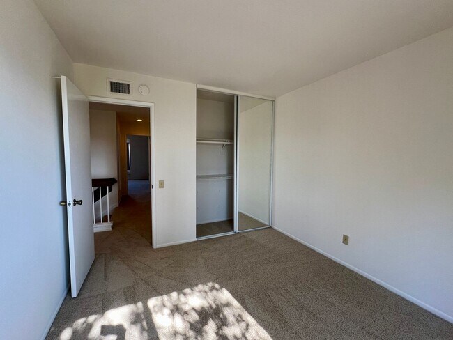 Building Photo - Spacious 4BD/2.5Bth Home in Rancho Penasqu...