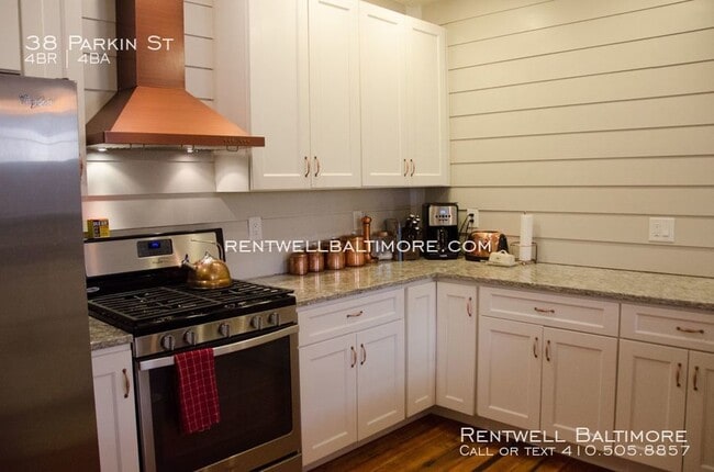 Building Photo - 38 Parkin St