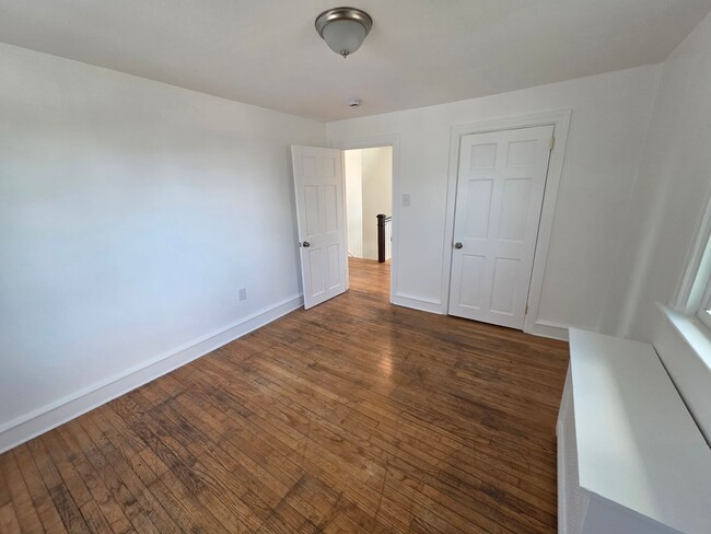 Building Photo - 19 Champlain Ave