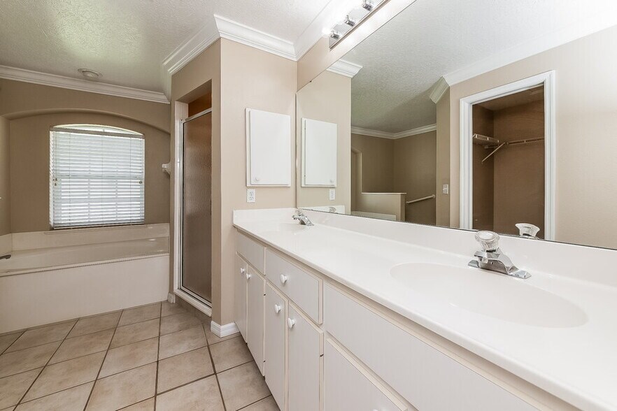 Building Photo - 6888 Mauna Loa Blvd