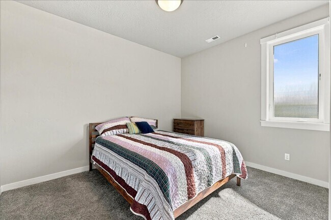 Building Photo - 2328 E Danzee Dr