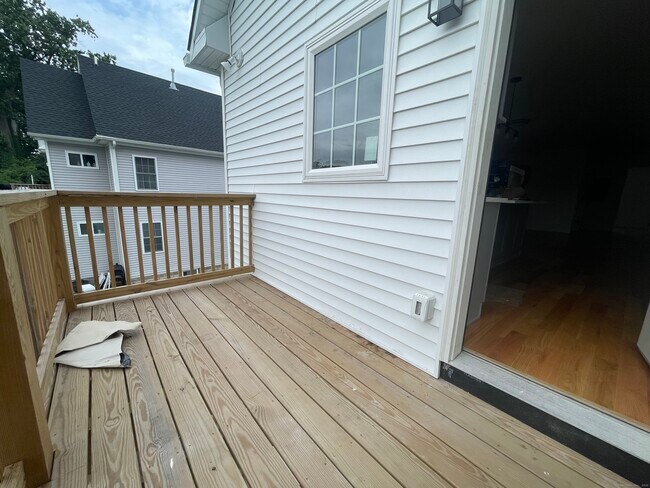 Building Photo - 350 Pleasantview Ave