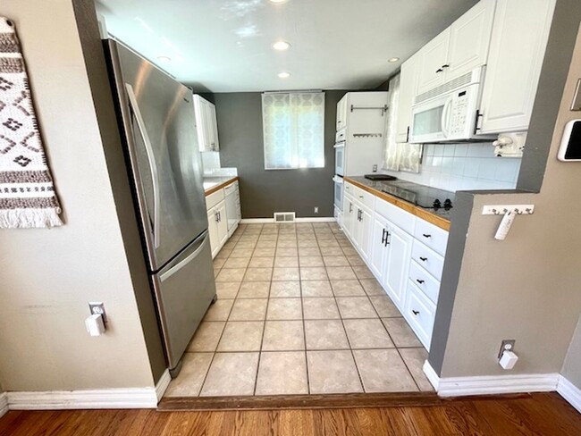 Building Photo - Amazing Littleton Bungalow