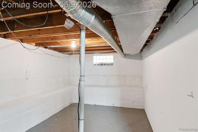 Building Photo - 3260 Sashabaw Rd