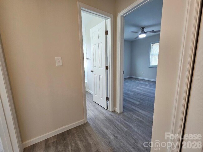 Building Photo - 2507 Moreland St