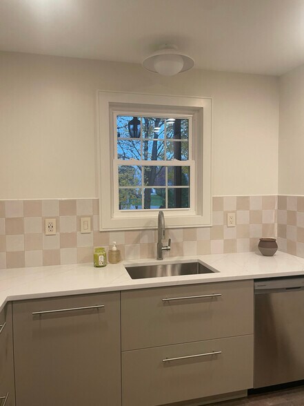 Building Photo - 314 Springfield St