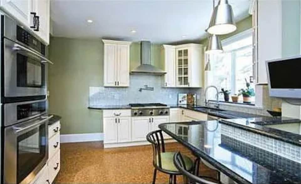 Primary Photo - 112 Newtonville Ave