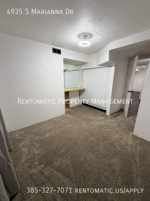 Building Photo - 4935 Marianna Dr