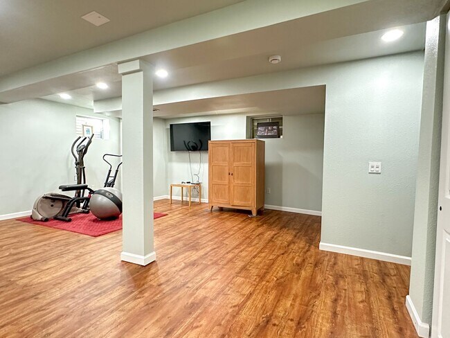 Building Photo - Updated Single-Family Home with Large Back...