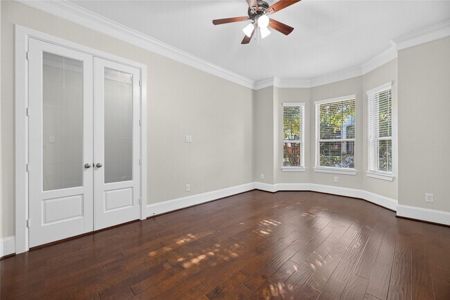 Building Photo - 10510 Trinity Springs Dr