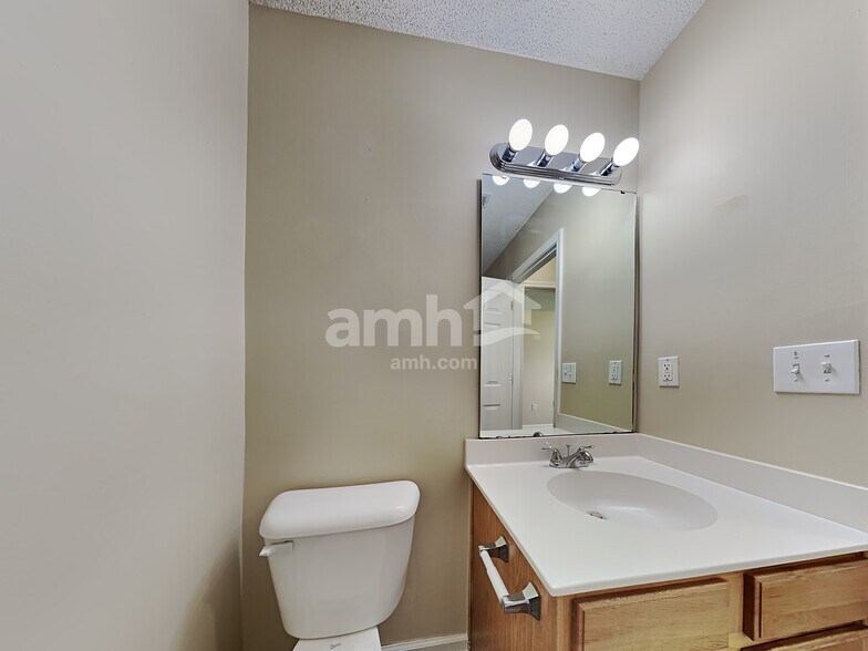 Building Photo - 5001 Athol St
