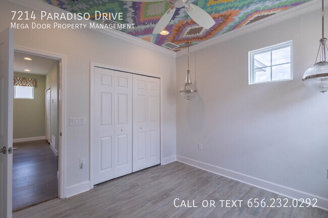 Building Photo - 7214 Paradiso Dr