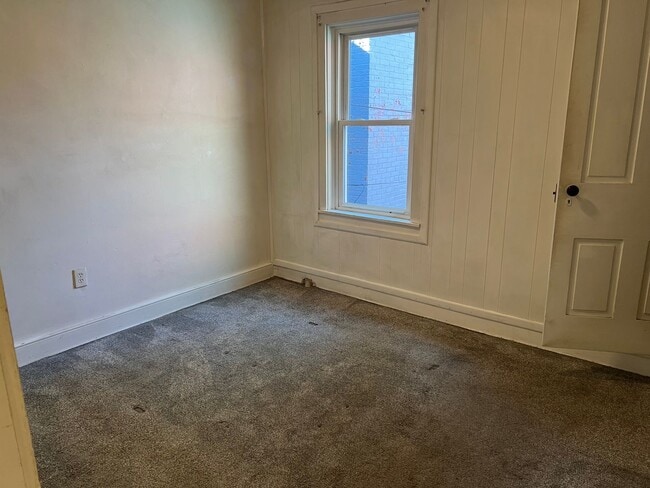 Building Photo - Charming 2 Bedroom Townhome with BONUS ROOM - in Prime Lancaster City Location!