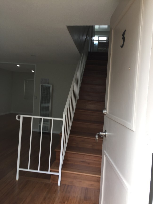 stairs leading up to the bedrooms - 1533 Berkeley St