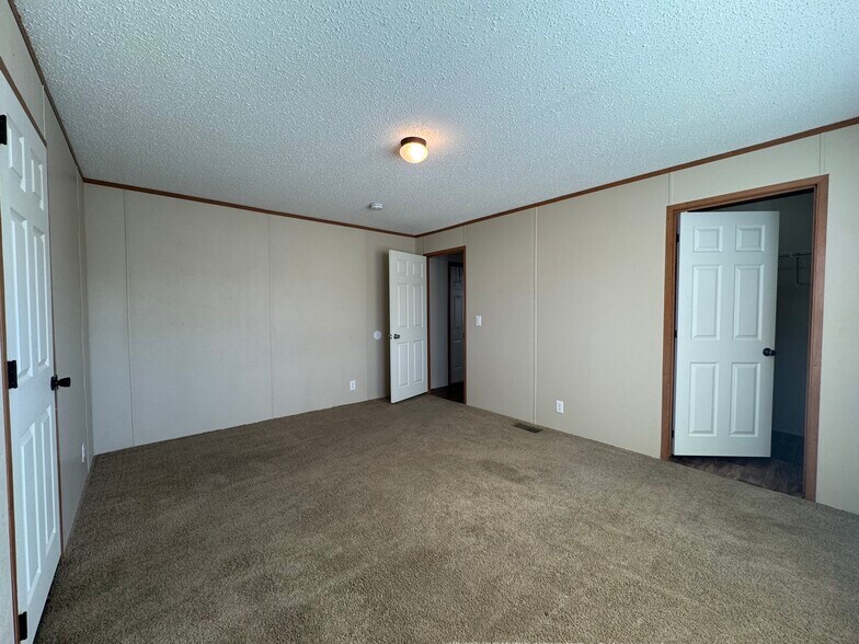 Building Photo - 4170 Lilac Ln