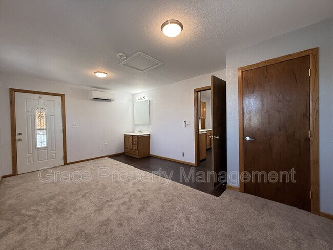 Building Photo - 1149 E 58th Ave