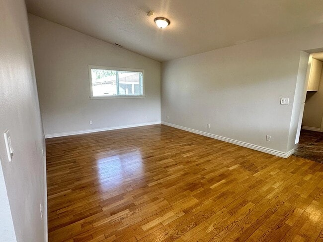 Building Photo - 515 W 100 S