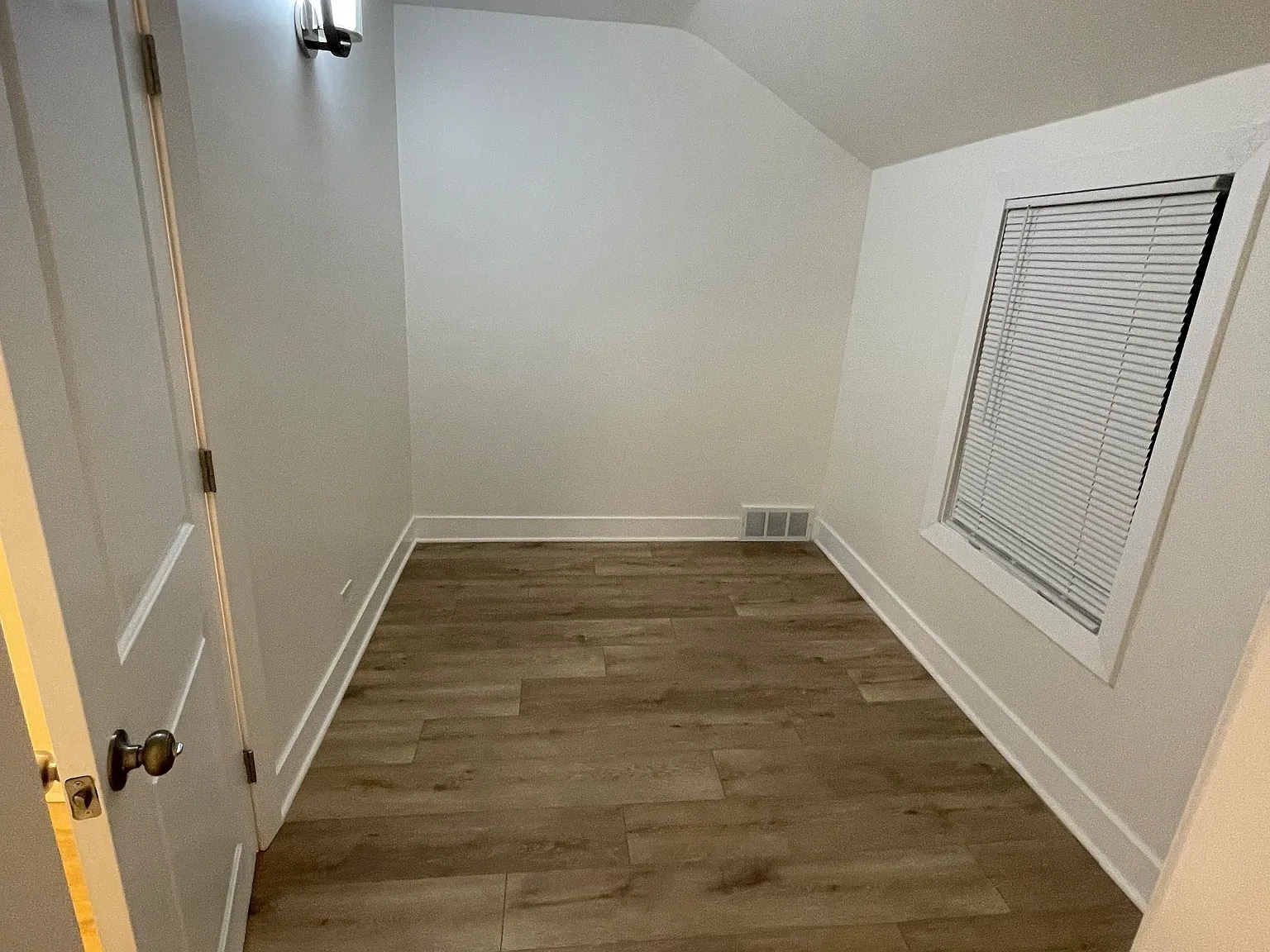 Building Photo - 269 E Woodland Rd