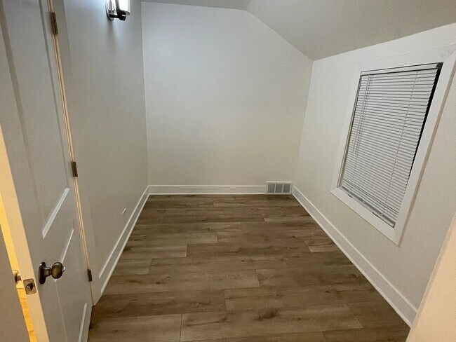 Building Photo - 269 E Woodland Rd