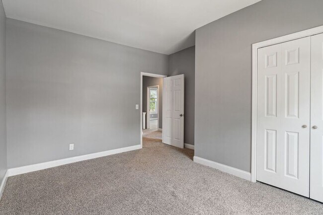 Building Photo - 41 N Beville Ave