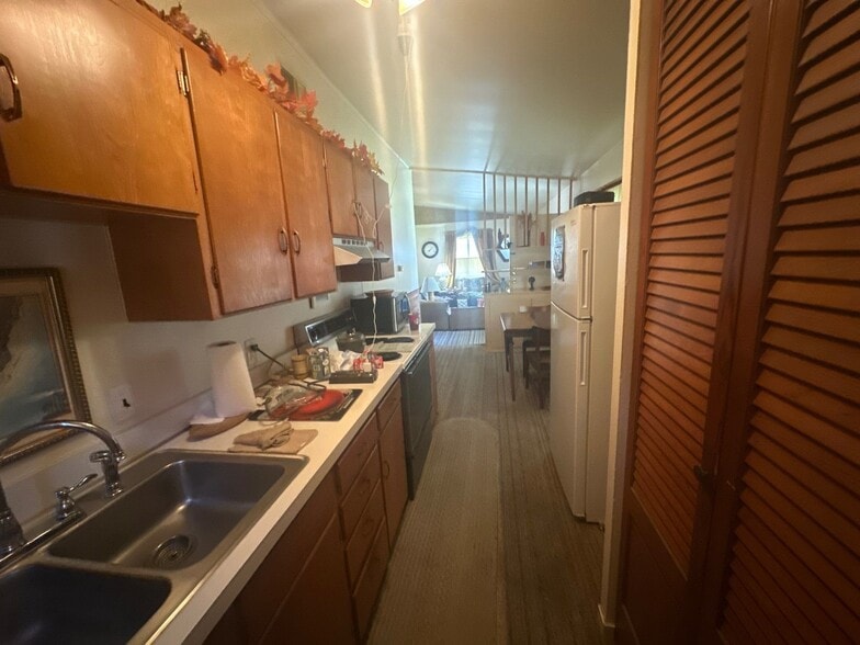 Building Photo - 1323 Cedar St