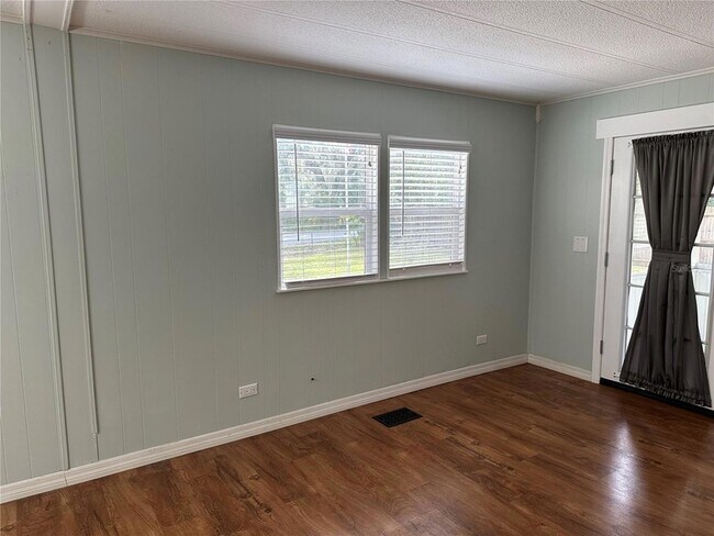 Building Photo - 24007 River Rd