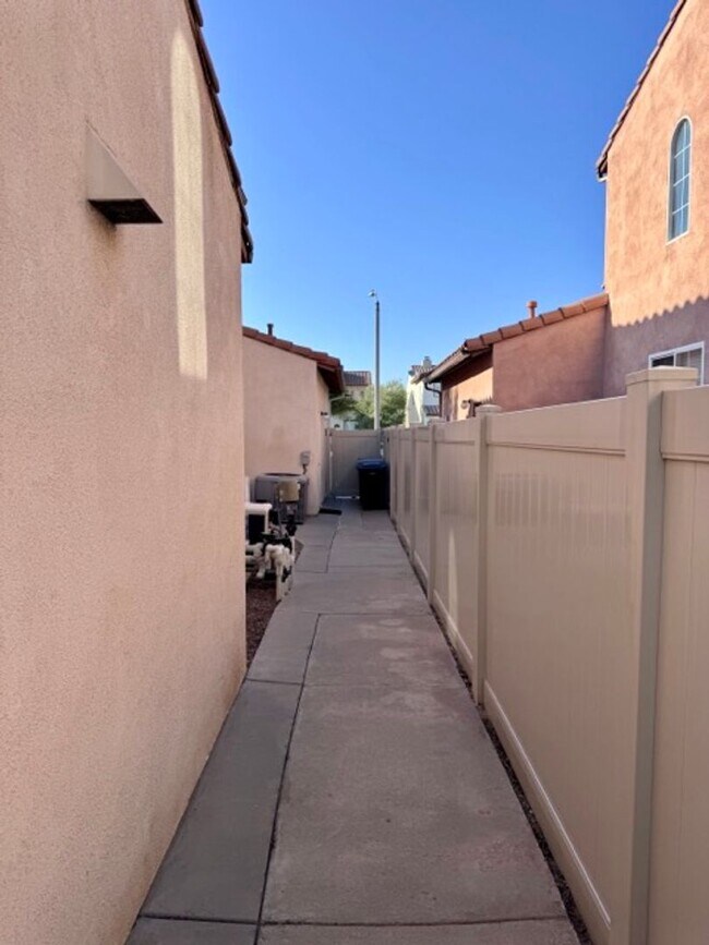 Building Photo - Stunning expansive 3 Bedroom Redhawk Home with Office, Loft & Pool/Spa!