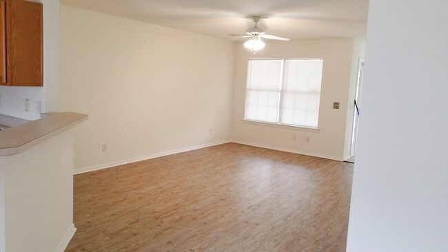 Building Photo - 321 Campus Ln