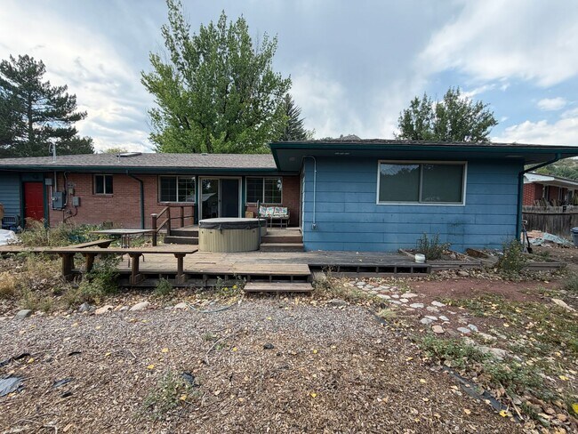 Building Photo - 2708 Delwood Ave