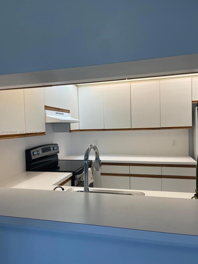 Building Photo - 1110 SW 125th Ave